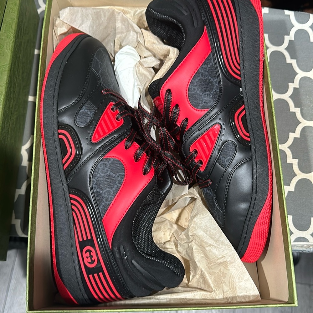 Men’s Gucci black and red sneakers